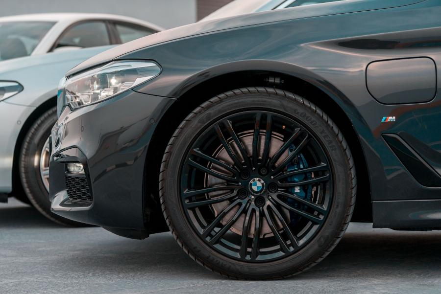 Колеса BMW 530e M Sport (G30) 2019 года  (MY) (фото 15 из 15)